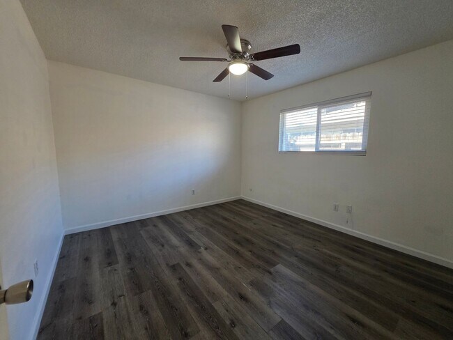 Building Photo - Gareth Ln - Triplex