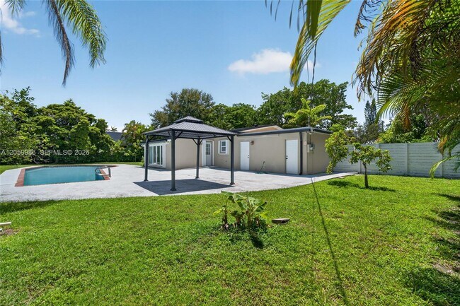 Building Photo - 12930 SW 81st Ave