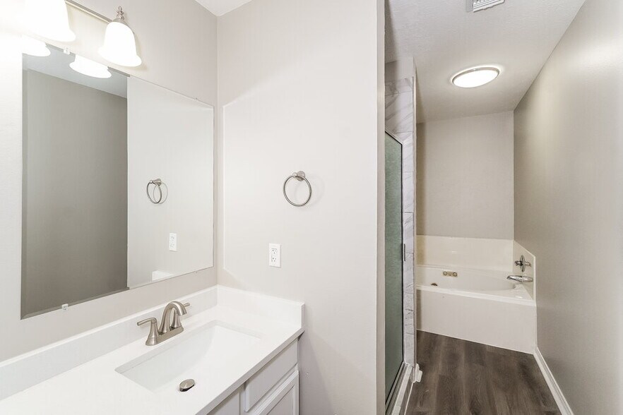 Building Photo - 3615 Rolling Springs Ln