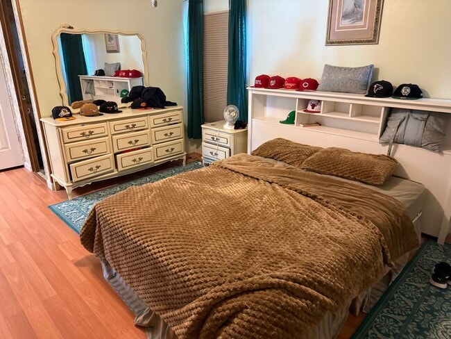 Building Photo - 717 Royal Palm Ave