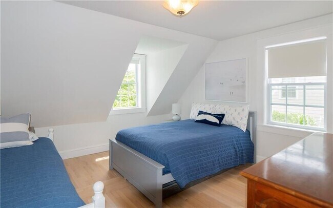 Building Photo - 122 Ruggles Ave