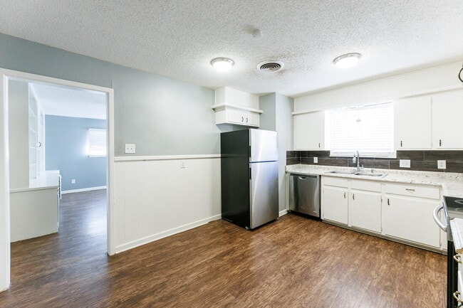 Building Photo - 5426 25th St