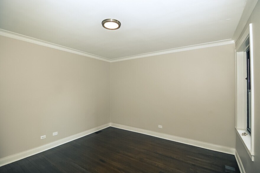 Building Photo - 4447 N Rockwell St