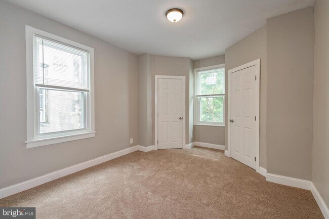 Building Photo - 5524 Delancey St