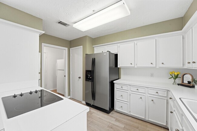 Building Photo - 2513 Country Club Blvd