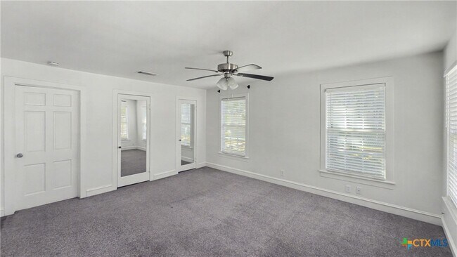 Building Photo - 820 N 5th St