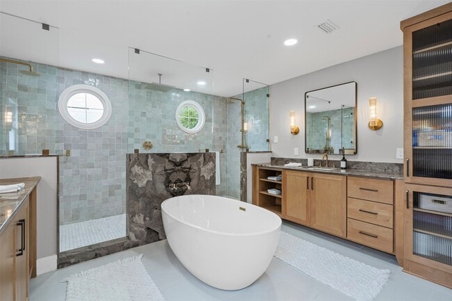 Building Photo - 4014 Modlin Ave