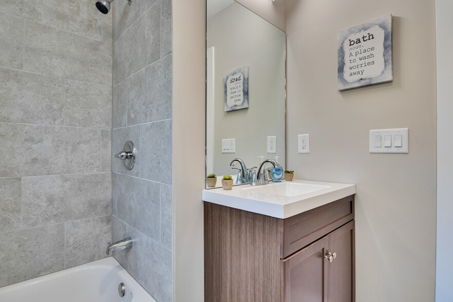 Building Photo - 764 Mary Ln