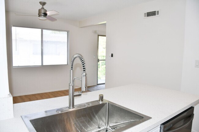 Building Photo - Tularosa (344) West