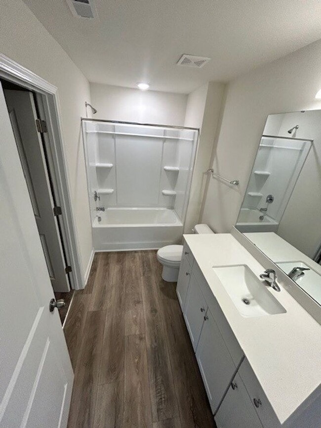 Building Photo - Limited Time Offer: First Full Month Rent-...