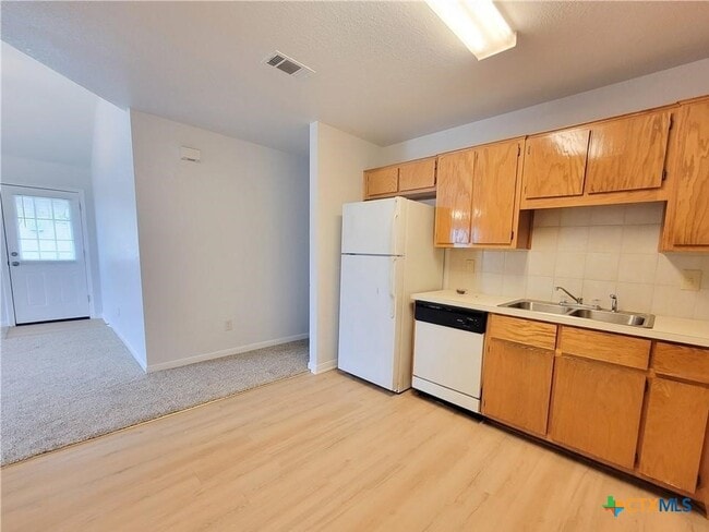 Building Photo - 4005 Hitchrock Dr