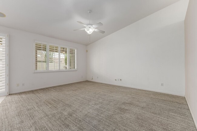 Building Photo - Long term rental in Oakwood with private pool