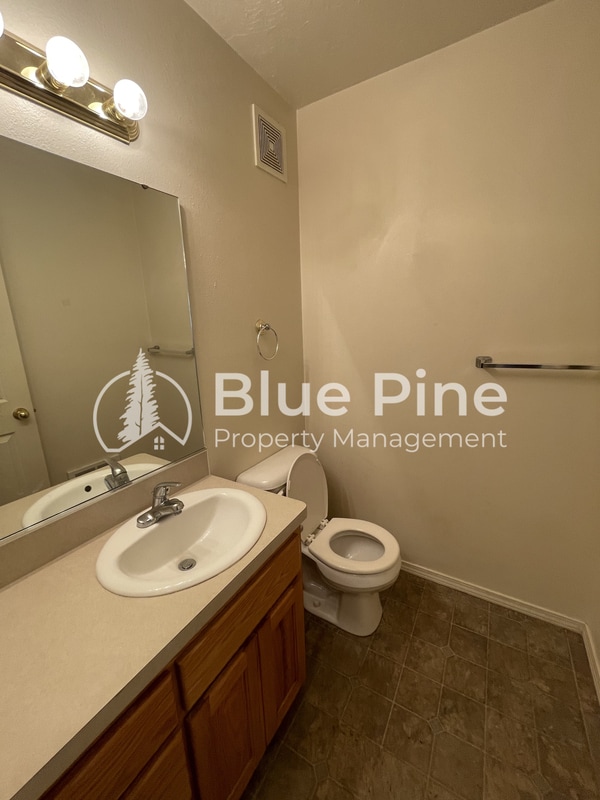 Building Photo - 345 S Byron Ave