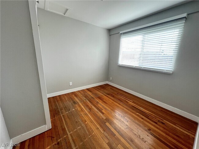 Building Photo - 225 S 10th St