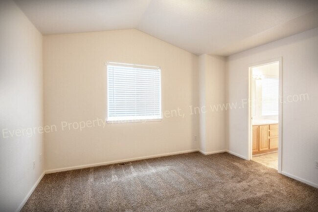 Building Photo - 802 Waterglen Dr