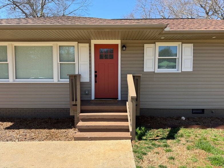 Building Photo - 224 Cunningham Dr