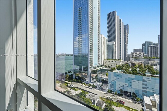 Building Photo - 601 NE 27th St