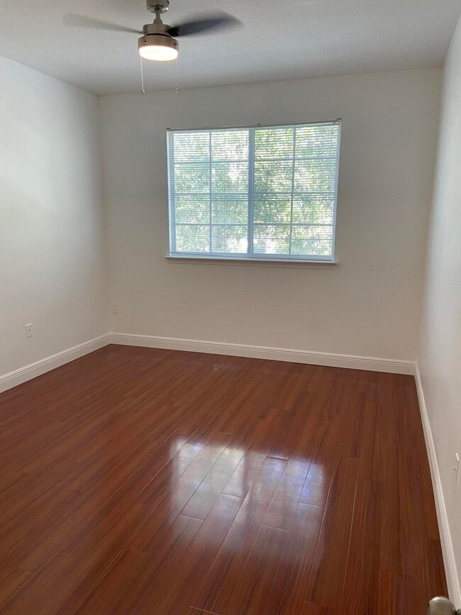 Building Photo - 9825 Baywinds Blvd