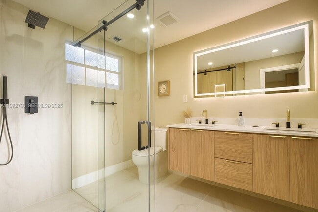 Building Photo - 1399 NE 38th St