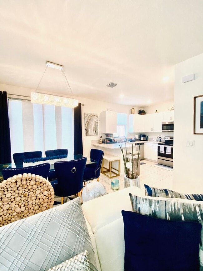 Building Photo - 3202 W 108th St