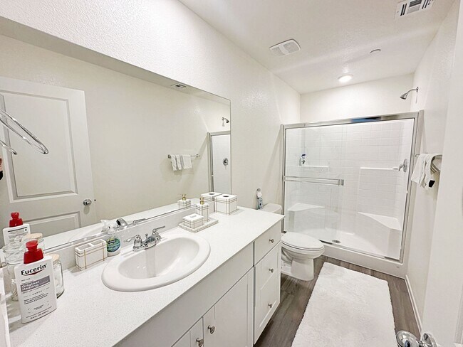 Building Photo - 1 MONTH FREE RENT* 3 BEDROOM TOWNHOUSE LOCATED IN INSPIRADA