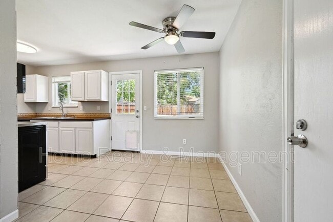 Building Photo - 10444 Hoyt Ct