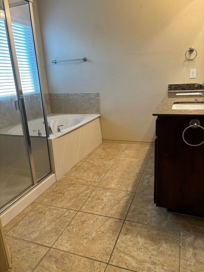 Building Photo - Keller ISD, 3 Bed in Rolling Meadows