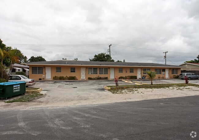 Building Photo - Golden Coach Apartments