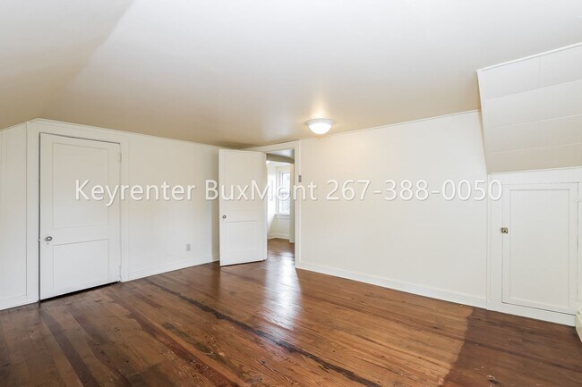 Building Photo - Charming 3-Bedroom, 2-Bath Home with Large Yard and Detached 2-Car Garage