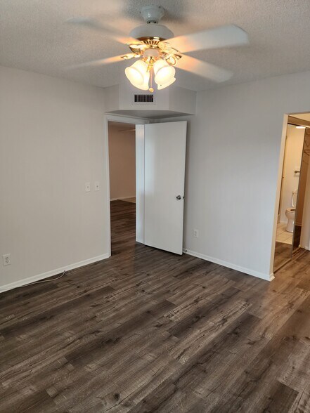 Building Photo - 28 Plantation Dr