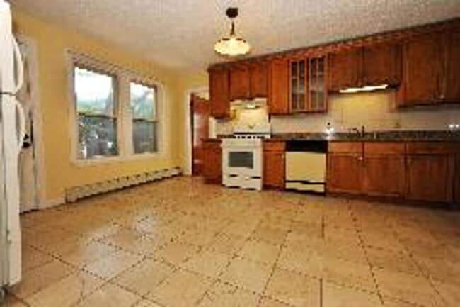 Brookline - 2 Bedroom Apt - Available NOW... - Brookline - 2  Bedroom Apt - Available NOW...