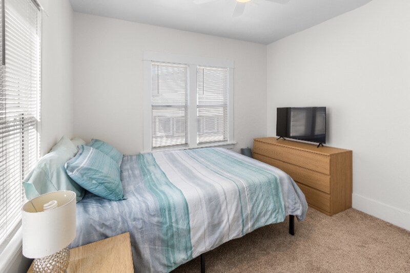 Building Photo - 1541 Linden Ave