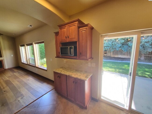 Building Photo - South Kennewick Rambler for rent