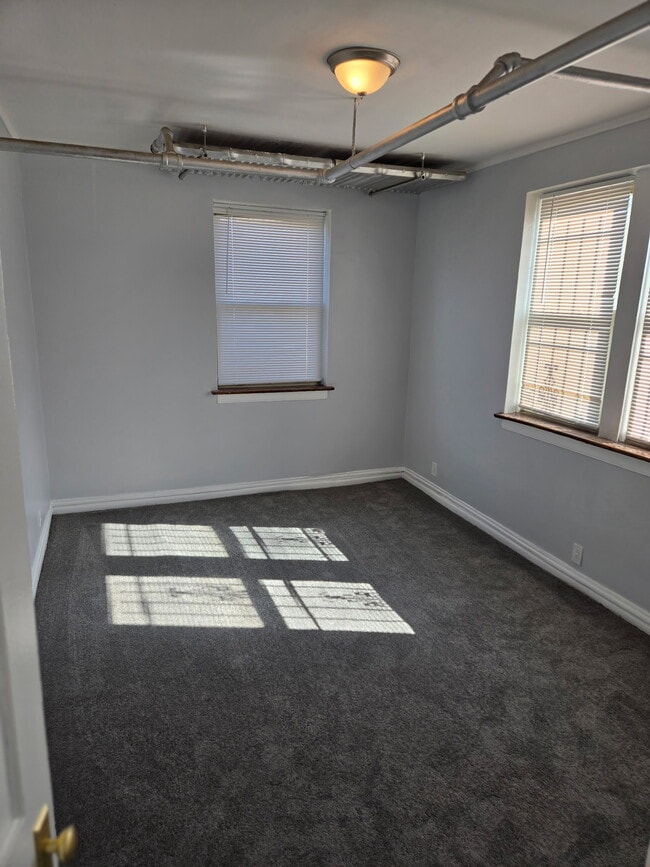 Building Photo - 8054 s Hermitage