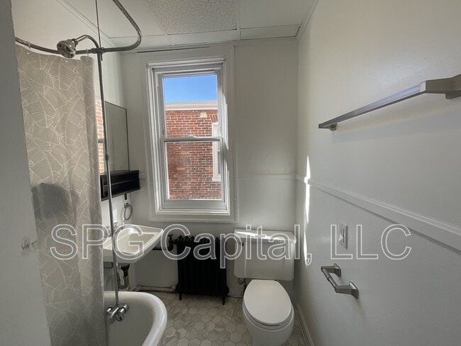 Building Photo - 260 W Jackson St