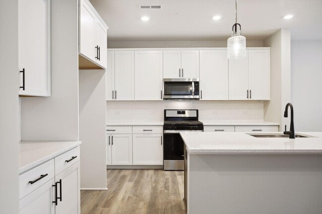 Building Photo - 14536 Twin Lakes Cir