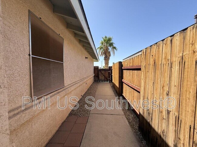 Building Photo - 851 Baseline Rd