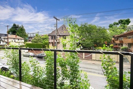 Building Photo - 121 12th Ave E