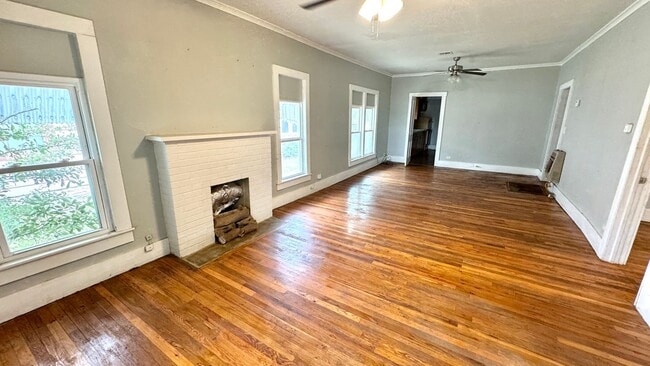 Building Photo - Charming 3-Bed, 2-Bath Home with Bonus Storage!