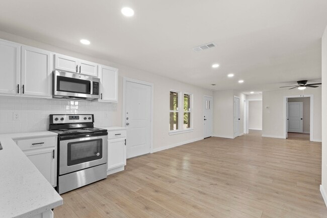 Building Photo - Lease Opportunity in Arlington!