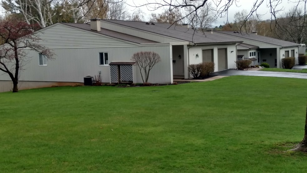 Building Photo - Oxford Towne Apartments