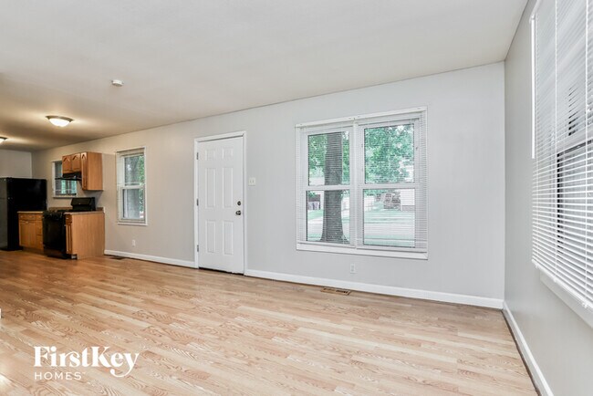 Building Photo - 1160 Spruce Dr