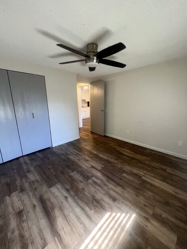 Building Photo - One Bedroom Off Hwy 58