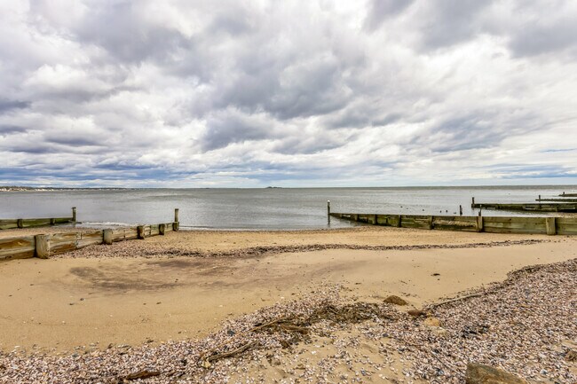 Building Photo - 15 Sols Point Rd