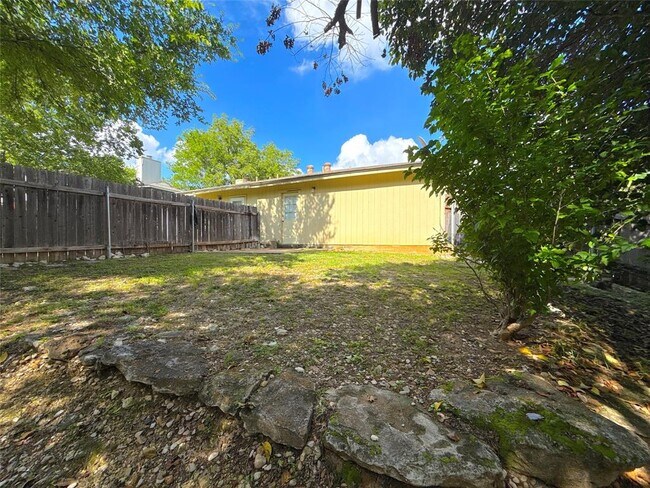 Building Photo - 9900 Hundred Oaks Cir