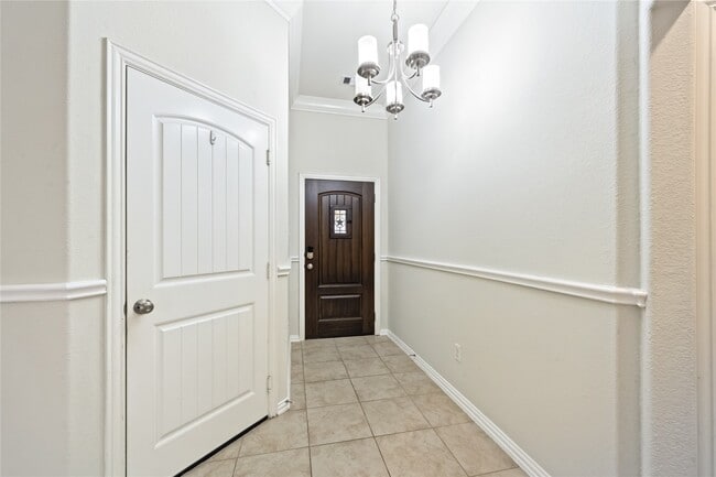 Building Photo - 8934 English Manor Dr