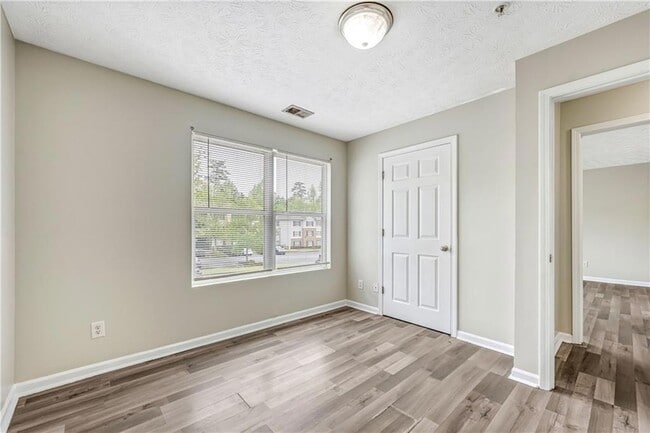 Building Photo - 13202 Fairington Ridge Cir