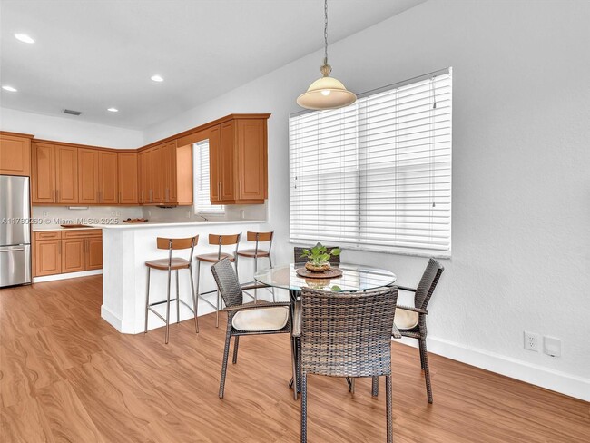 Building Photo - 754 Sunflower Cir