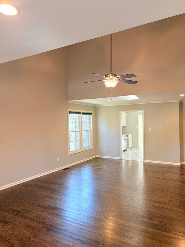 Building Photo - 747 Steeplechase Way