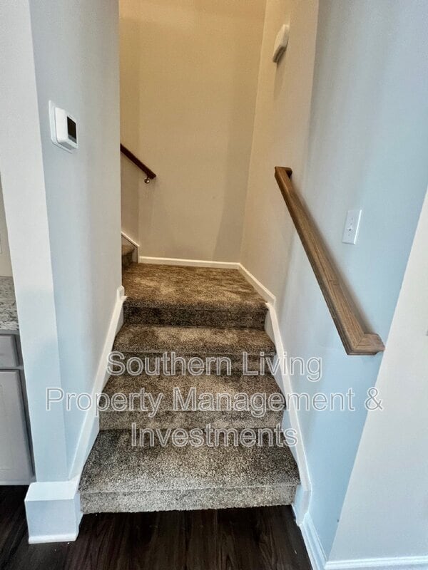 Building Photo - 6985 Waterstone Dr